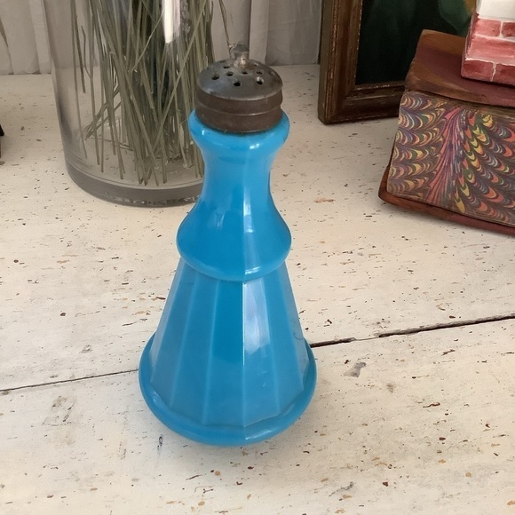 Vintage Tall Opaque Blue Shaker